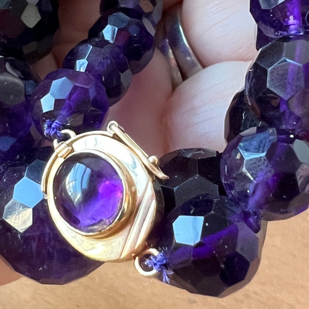 VINTAGE HUGE ROUND FACETED AMETHYST BEADS LONG NECKLACE 14K LOCK CABOCHON STONE - Picture 4 of 16
